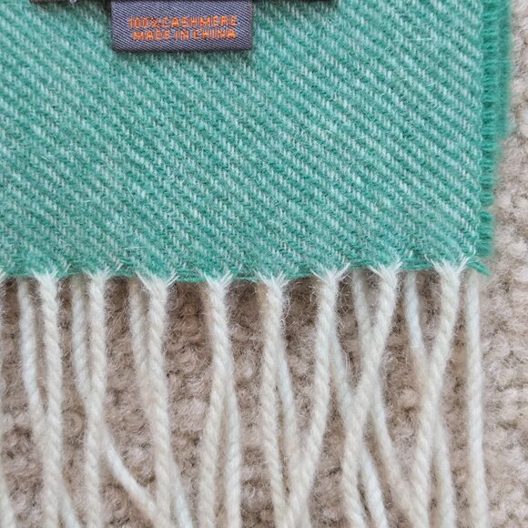 NWOT Louisa Perini Green Cashmere Fringed Scarf - Picture 4 of 8